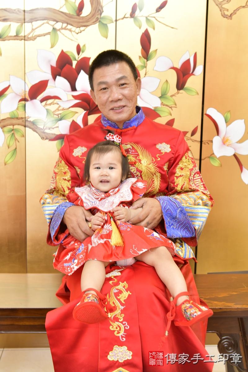傳家手工印章新竹店、抓周、度晬、中國風會場、抓周道具物品、抓周證書、滿周歲、桐桐寶寶、新竹市、拍照、生日快樂 傳家手工印章新竹店、抓周、度晬、中國風會場、抓周道具物品、抓周證書、滿周歲、桐桐寶寶、新竹市、拍照、生日快樂