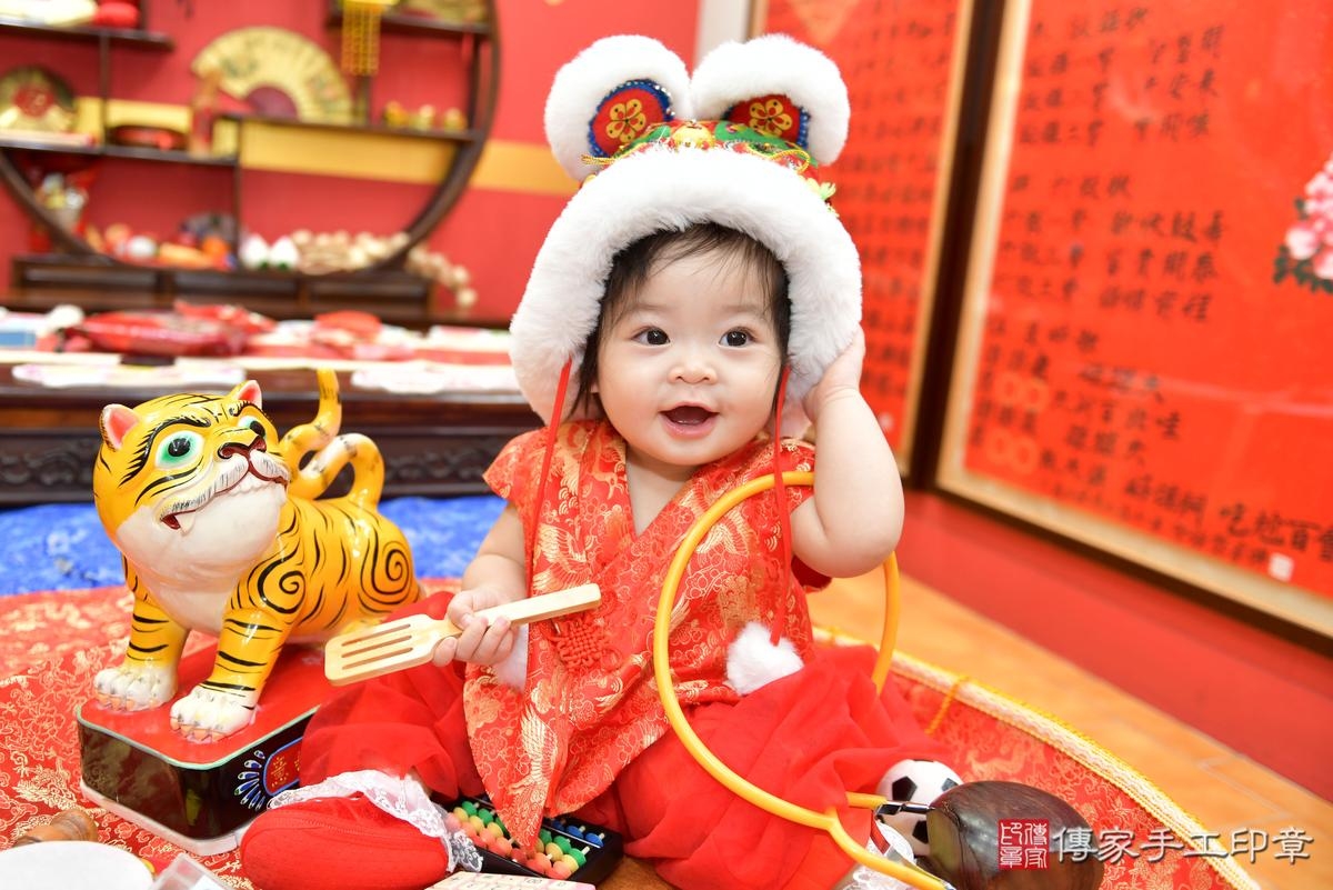 傳家手工印章桃園店、抓周、度晬、中國風會場、抓周道具物品、抓周證書、滿周歲、錦錦寶寶、桃園市、拍照、生日快樂 傳家手工印章桃園店、抓周、度晬、中國風會場、抓周道具物品、抓周證書、滿周歲、錦錦寶寶、桃園市、拍照、生日快樂