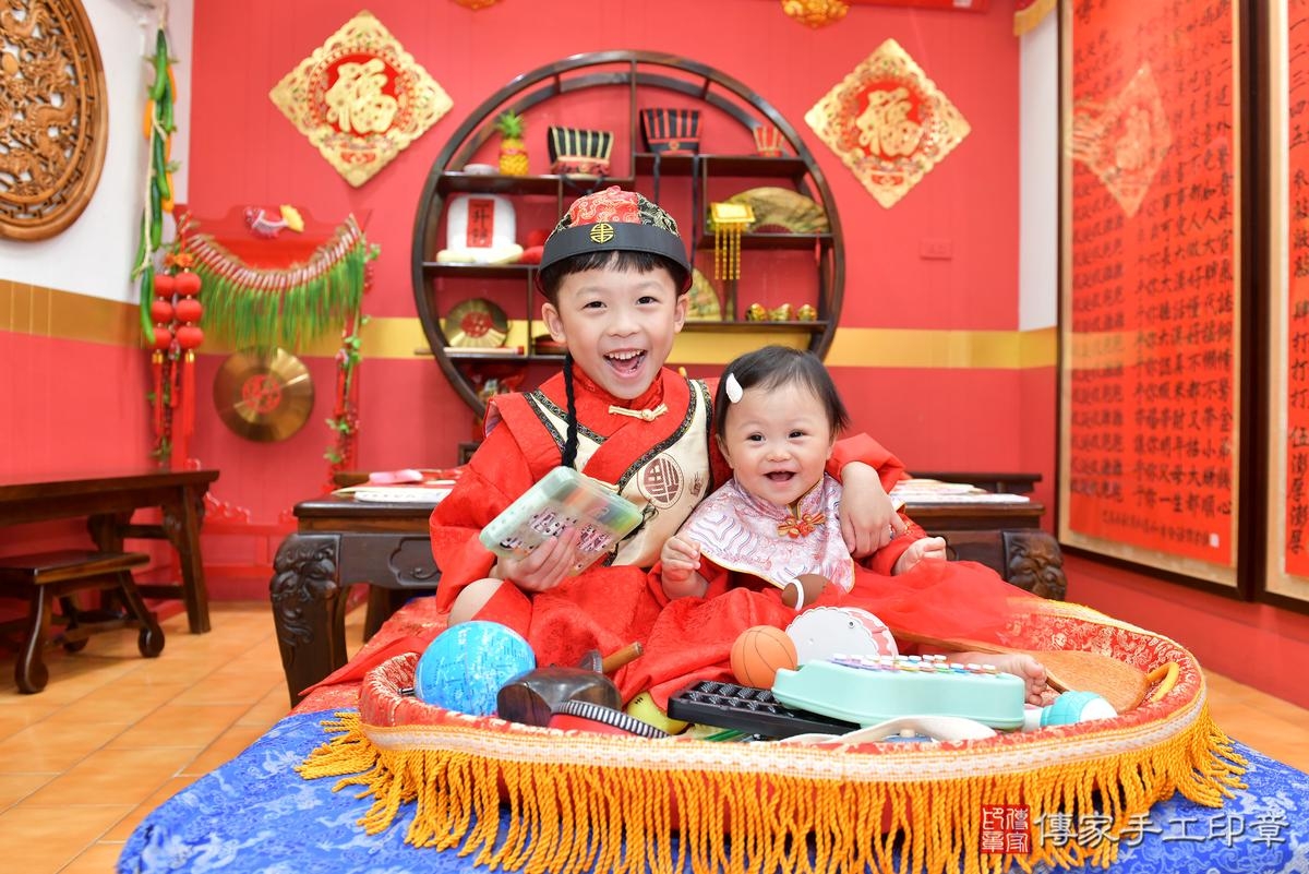 傳家手工印章桃園店、抓周、度晬、中國風會場、抓周道具物品、抓周證書、滿周歲、玥玥寶寶、桃園市、拍照、生日快樂 傳家手工印章桃園店、抓周、度晬、中國風會場、抓周道具物品、抓周證書、滿周歲、玥玥寶寶、桃園市、拍照、生日快樂