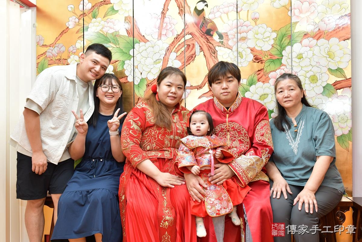 傳家手工印章桃園店、抓周、度晬、中國風會場、抓周道具物品、抓周證書、滿周歲、小紓寶寶、桃園市、拍照、生日快樂 傳家手工印章桃園店、抓周、度晬、中國風會場、抓周道具物品、抓周證書、滿周歲、小紓寶寶、桃園市、拍照、生日快樂