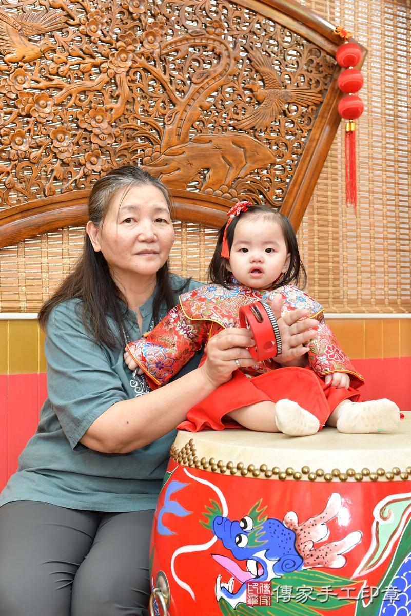 傳家手工印章桃園店、抓周、度晬、中國風會場、抓周道具物品、抓周證書、滿周歲、小紓寶寶、桃園市、拍照、生日快樂 傳家手工印章桃園店、抓周、度晬、中國風會場、抓周道具物品、抓周證書、滿周歲、小紓寶寶、桃園市、拍照、生日快樂