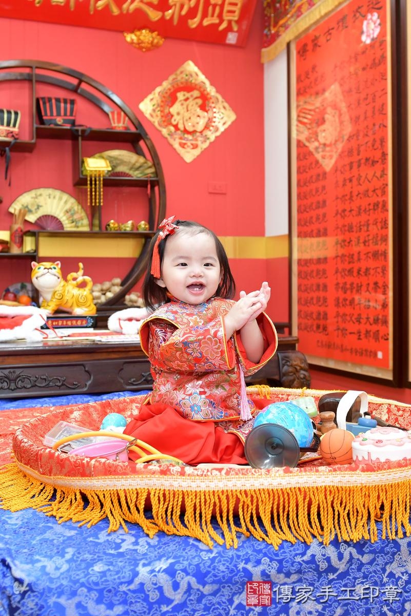 傳家手工印章桃園店、抓周、度晬、中國風會場、抓周道具物品、抓周證書、滿周歲、小紓寶寶、桃園市、拍照、生日快樂 傳家手工印章桃園店、抓周、度晬、中國風會場、抓周道具物品、抓周證書、滿周歲、小紓寶寶、桃園市、拍照、生日快樂