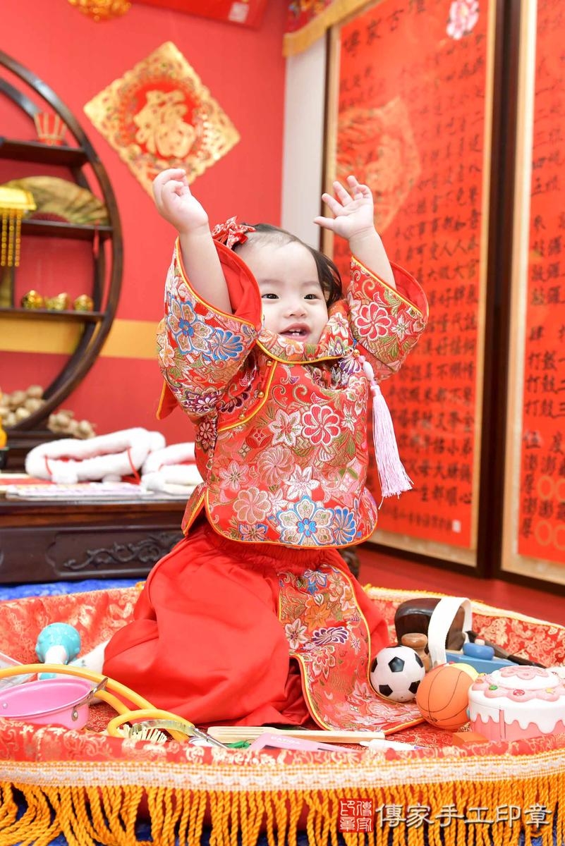 傳家手工印章桃園店、抓周、度晬、中國風會場、抓周道具物品、抓周證書、滿周歲、小紓寶寶、桃園市、拍照、生日快樂 傳家手工印章桃園店、抓周、度晬、中國風會場、抓周道具物品、抓周證書、滿周歲、小紓寶寶、桃園市、拍照、生日快樂