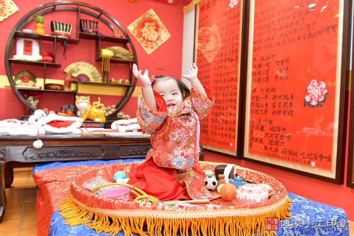 傳家手工印章桃園店、抓周、度晬、中國風會場、抓周道具物品、抓周證書、滿周歲、小紓寶寶、桃園市、拍照、生日快樂 傳家手工印章桃園店、抓周、度晬、中國風會場、抓周道具物品、抓周證書、滿周歲、小紓寶寶、桃園市、拍照、生日快樂