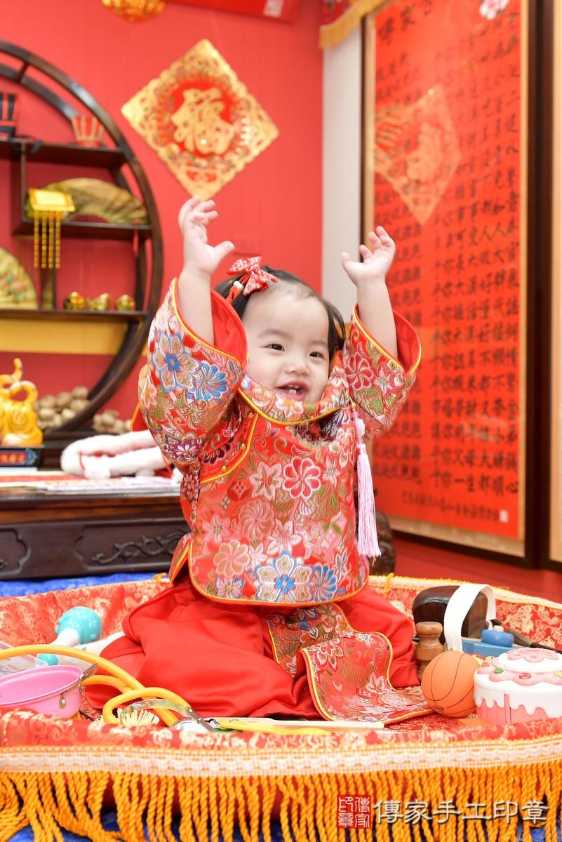 傳家手工印章桃園店、抓周、度晬、中國風會場、抓周道具物品、抓周證書、滿周歲、小紓寶寶、桃園市、拍照、生日快樂 傳家手工印章桃園店、抓周、度晬、中國風會場、抓周道具物品、抓周證書、滿周歲、小紓寶寶、桃園市、拍照、生日快樂