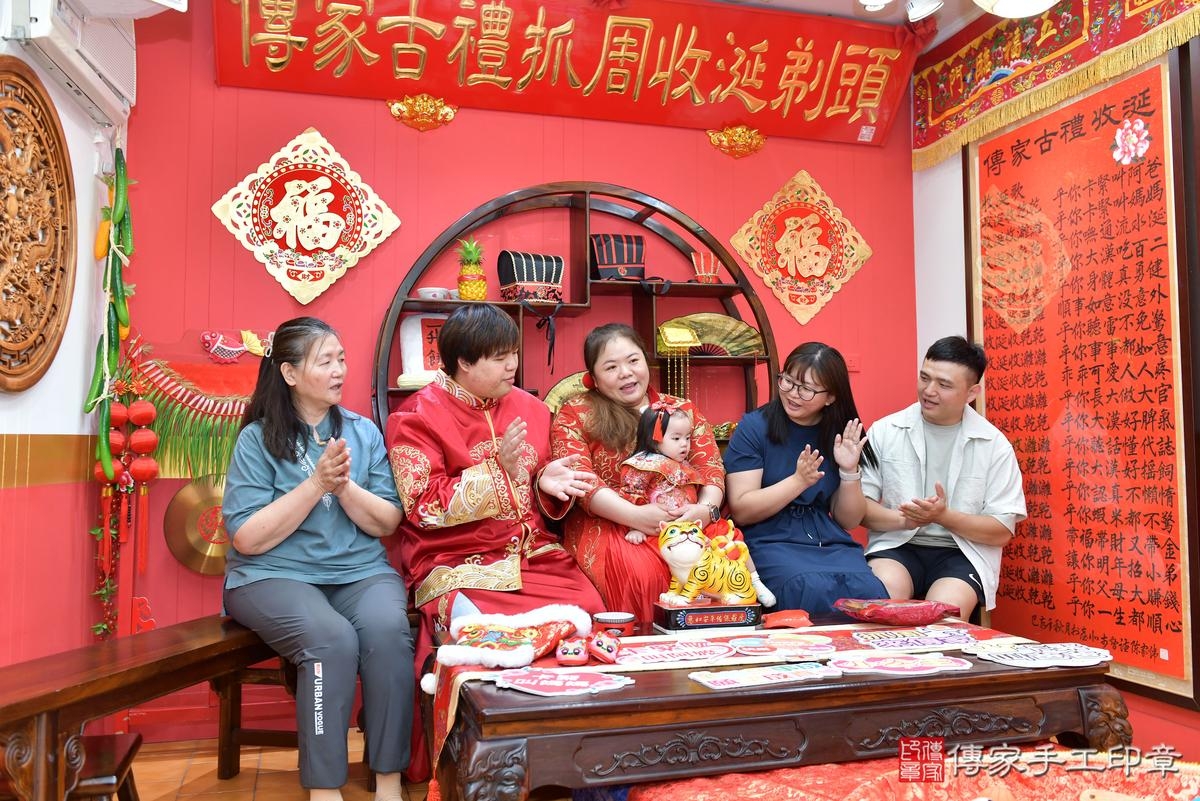 傳家手工印章桃園店、抓周、度晬、中國風會場、抓周道具物品、抓周證書、滿周歲、小紓寶寶、桃園市、拍照、生日快樂 傳家手工印章桃園店、抓周、度晬、中國風會場、抓周道具物品、抓周證書、滿周歲、小紓寶寶、桃園市、拍照、生日快樂