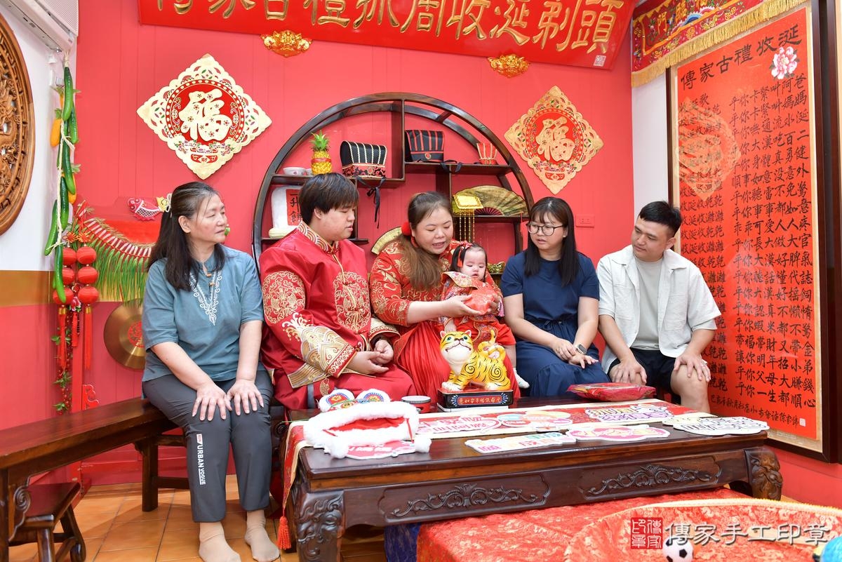 傳家手工印章桃園店、抓周、度晬、中國風會場、抓周道具物品、抓周證書、滿周歲、小紓寶寶、桃園市、拍照、生日快樂 傳家手工印章桃園店、抓周、度晬、中國風會場、抓周道具物品、抓周證書、滿周歲、小紓寶寶、桃園市、拍照、生日快樂