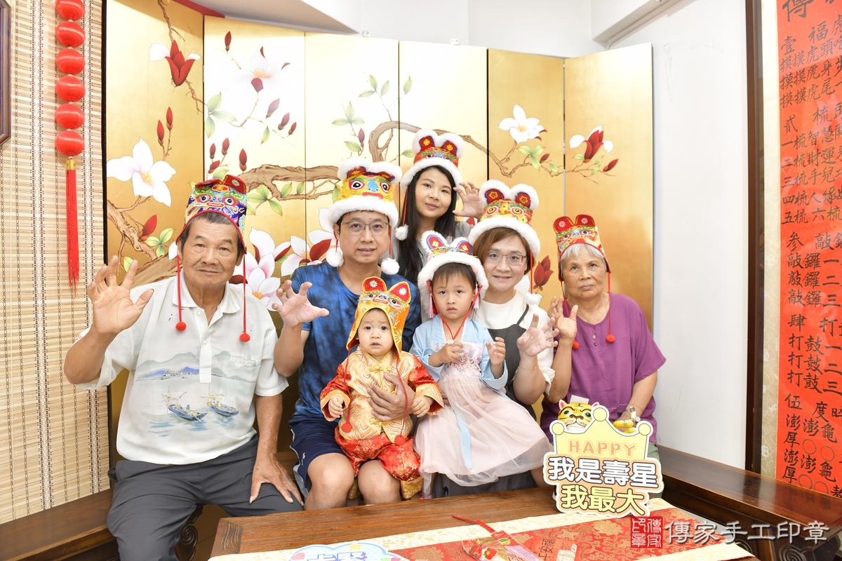 傳家手工印章桃園店、抓周、度晬、中國風會場、抓周道具物品、抓周證書、滿周歲、小潁寶寶、桃園市、拍照、生日快樂 傳家手工印章桃園店、抓周、度晬、中國風會場、抓周道具物品、抓周證書、滿周歲、小潁寶寶、桃園市、拍照、生日快樂