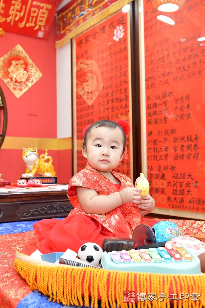 傳家手工印章桃園店、抓周、度晬、中國風會場、抓周道具物品、抓周證書、滿周歲、鈴鈴寶寶、桃園市、拍照、生日快樂 傳家手工印章桃園店、抓周、度晬、中國風會場、抓周道具物品、抓周證書、滿周歲、鈴鈴寶寶、桃園市、拍照、生日快樂