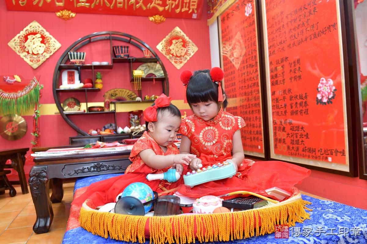 傳家手工印章桃園店、抓周、度晬、中國風會場、抓周道具物品、抓周證書、滿周歲、鈴鈴寶寶、桃園市、拍照、生日快樂 傳家手工印章桃園店、抓周、度晬、中國風會場、抓周道具物品、抓周證書、滿周歲、鈴鈴寶寶、桃園市、拍照、生日快樂