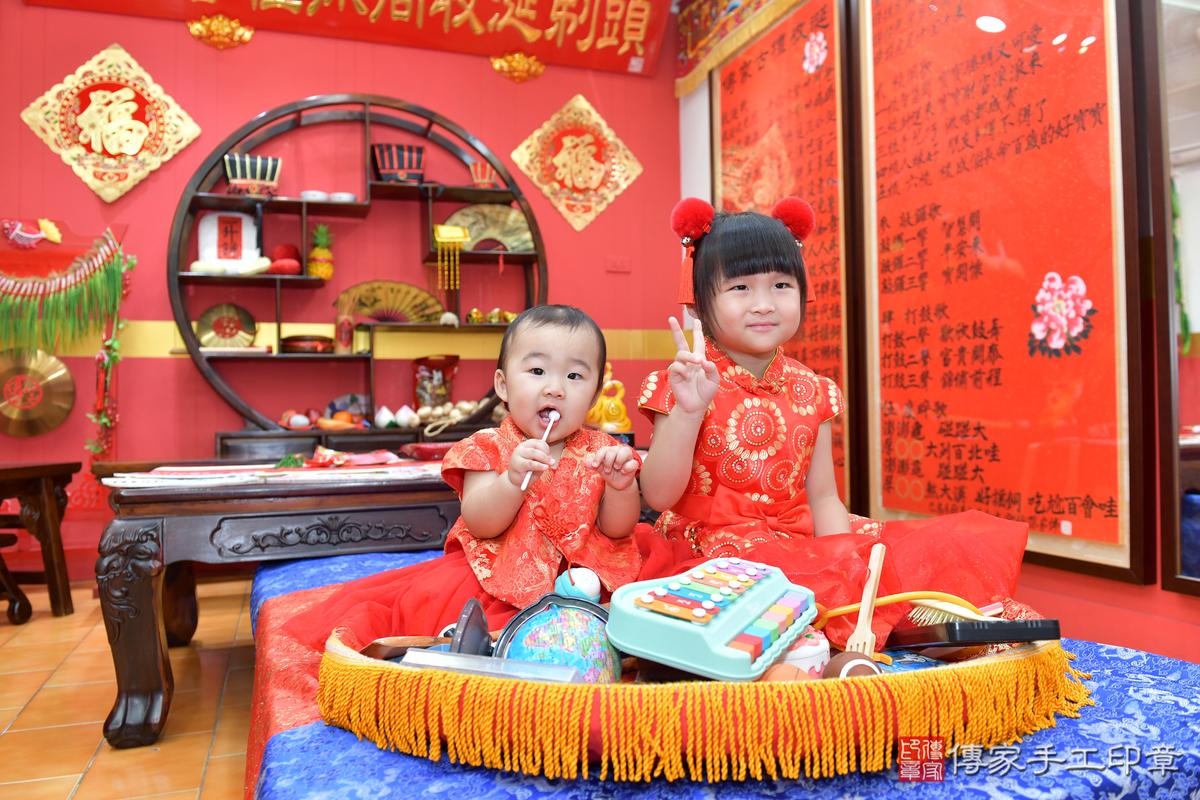 傳家手工印章桃園店、抓周、度晬、中國風會場、抓周道具物品、抓周證書、滿周歲、鈴鈴寶寶、桃園市、拍照、生日快樂 傳家手工印章桃園店、抓周、度晬、中國風會場、抓周道具物品、抓周證書、滿周歲、鈴鈴寶寶、桃園市、拍照、生日快樂