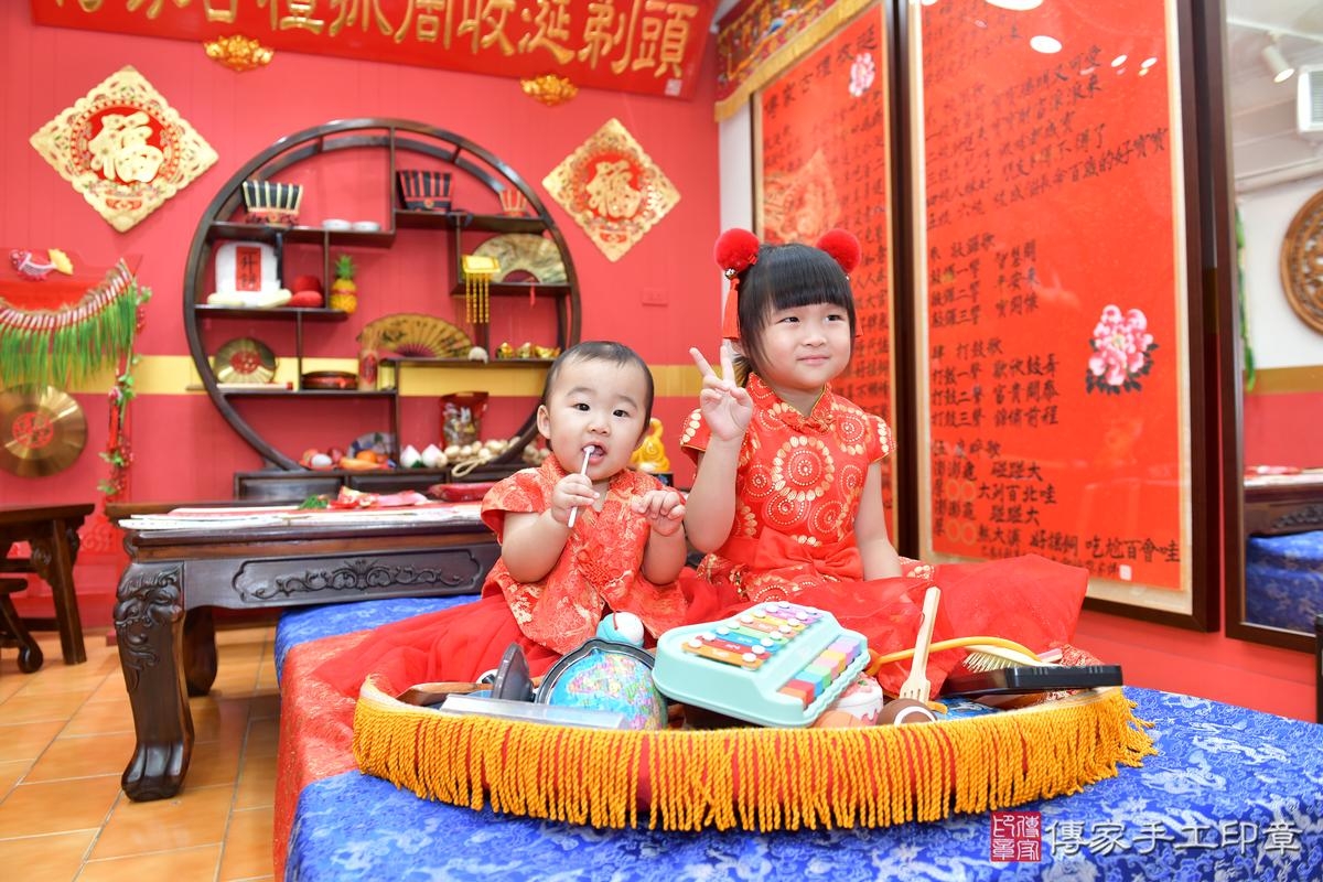 傳家手工印章桃園店、抓周、度晬、中國風會場、抓周道具物品、抓周證書、滿周歲、鈴鈴寶寶、桃園市、拍照、生日快樂 傳家手工印章桃園店、抓周、度晬、中國風會場、抓周道具物品、抓周證書、滿周歲、鈴鈴寶寶、桃園市、拍照、生日快樂
