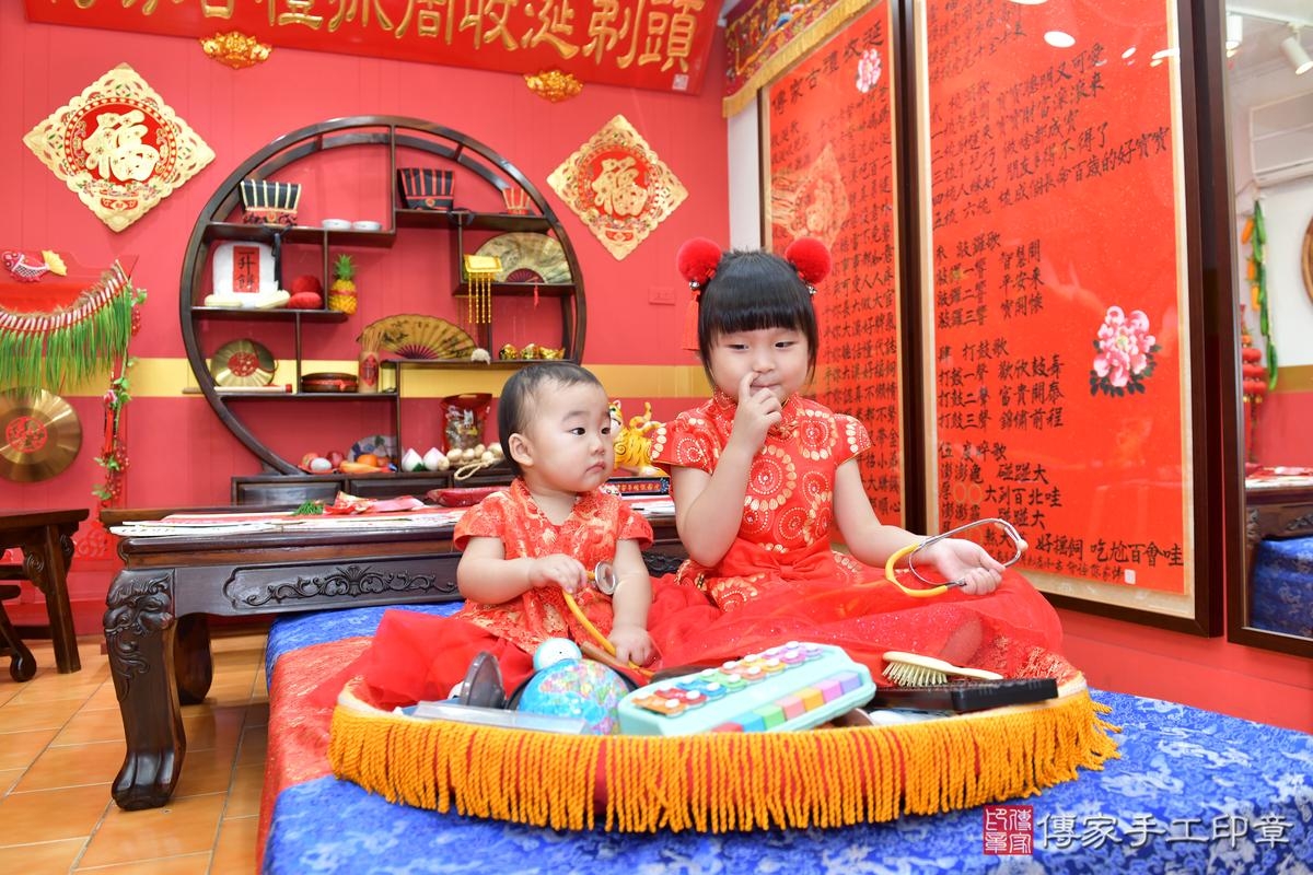 傳家手工印章桃園店、抓周、度晬、中國風會場、抓周道具物品、抓周證書、滿周歲、鈴鈴寶寶、桃園市、拍照、生日快樂 傳家手工印章桃園店、抓周、度晬、中國風會場、抓周道具物品、抓周證書、滿周歲、鈴鈴寶寶、桃園市、拍照、生日快樂