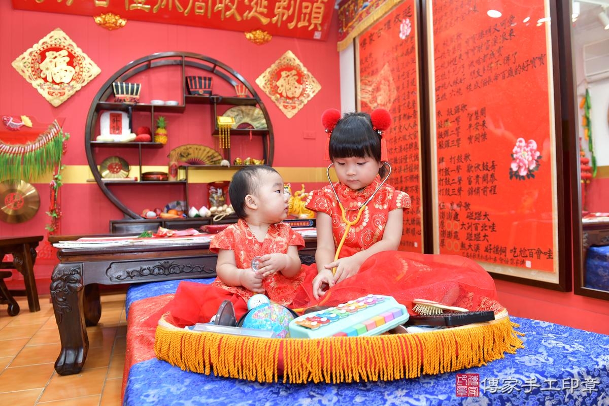 傳家手工印章桃園店、抓周、度晬、中國風會場、抓周道具物品、抓周證書、滿周歲、鈴鈴寶寶、桃園市、拍照、生日快樂 傳家手工印章桃園店、抓周、度晬、中國風會場、抓周道具物品、抓周證書、滿周歲、鈴鈴寶寶、桃園市、拍照、生日快樂