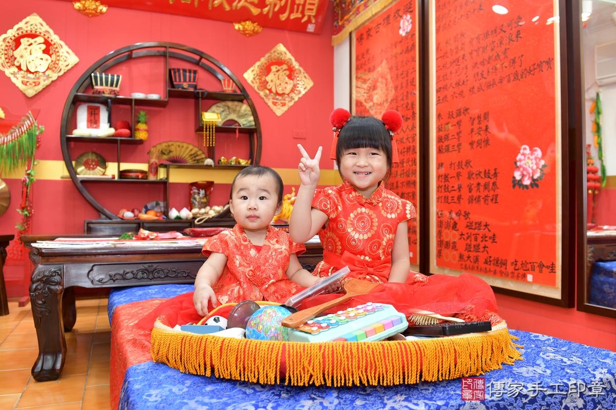 傳家手工印章桃園店、抓周、度晬、中國風會場、抓周道具物品、抓周證書、滿周歲、鈴鈴寶寶、桃園市、拍照、生日快樂 傳家手工印章桃園店、抓周、度晬、中國風會場、抓周道具物品、抓周證書、滿周歲、鈴鈴寶寶、桃園市、拍照、生日快樂