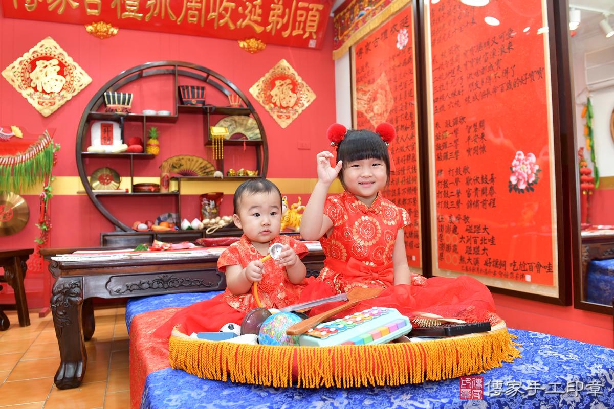 傳家手工印章桃園店、抓周、度晬、中國風會場、抓周道具物品、抓周證書、滿周歲、鈴鈴寶寶、桃園市、拍照、生日快樂 傳家手工印章桃園店、抓周、度晬、中國風會場、抓周道具物品、抓周證書、滿周歲、鈴鈴寶寶、桃園市、拍照、生日快樂