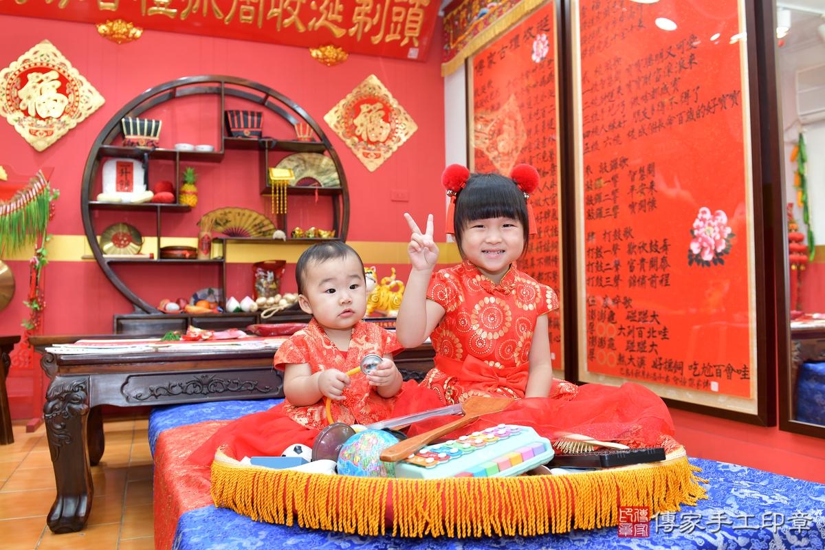 傳家手工印章桃園店、抓周、度晬、中國風會場、抓周道具物品、抓周證書、滿周歲、鈴鈴寶寶、桃園市、拍照、生日快樂 傳家手工印章桃園店、抓周、度晬、中國風會場、抓周道具物品、抓周證書、滿周歲、鈴鈴寶寶、桃園市、拍照、生日快樂