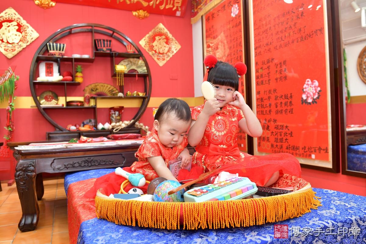 傳家手工印章桃園店、抓周、度晬、中國風會場、抓周道具物品、抓周證書、滿周歲、鈴鈴寶寶、桃園市、拍照、生日快樂 傳家手工印章桃園店、抓周、度晬、中國風會場、抓周道具物品、抓周證書、滿周歲、鈴鈴寶寶、桃園市、拍照、生日快樂