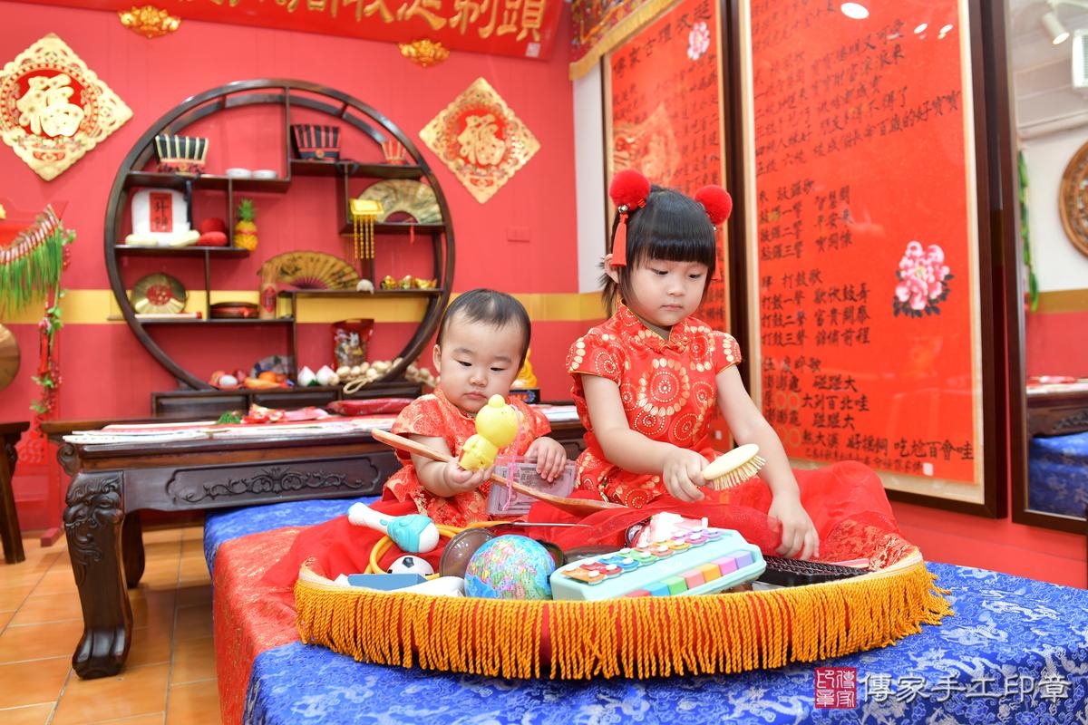 傳家手工印章桃園店、抓周、度晬、中國風會場、抓周道具物品、抓周證書、滿周歲、鈴鈴寶寶、桃園市、拍照、生日快樂 傳家手工印章桃園店、抓周、度晬、中國風會場、抓周道具物品、抓周證書、滿周歲、鈴鈴寶寶、桃園市、拍照、生日快樂