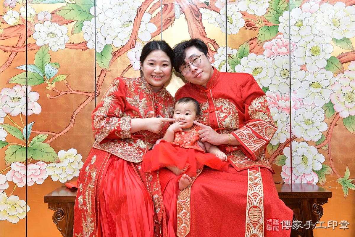 傳家手工印章桃園店、抓周、度晬、中國風會場、抓周道具物品、抓周證書、滿周歲、鈴鈴寶寶、桃園市、拍照、生日快樂 傳家手工印章桃園店、抓周、度晬、中國風會場、抓周道具物品、抓周證書、滿周歲、鈴鈴寶寶、桃園市、拍照、生日快樂