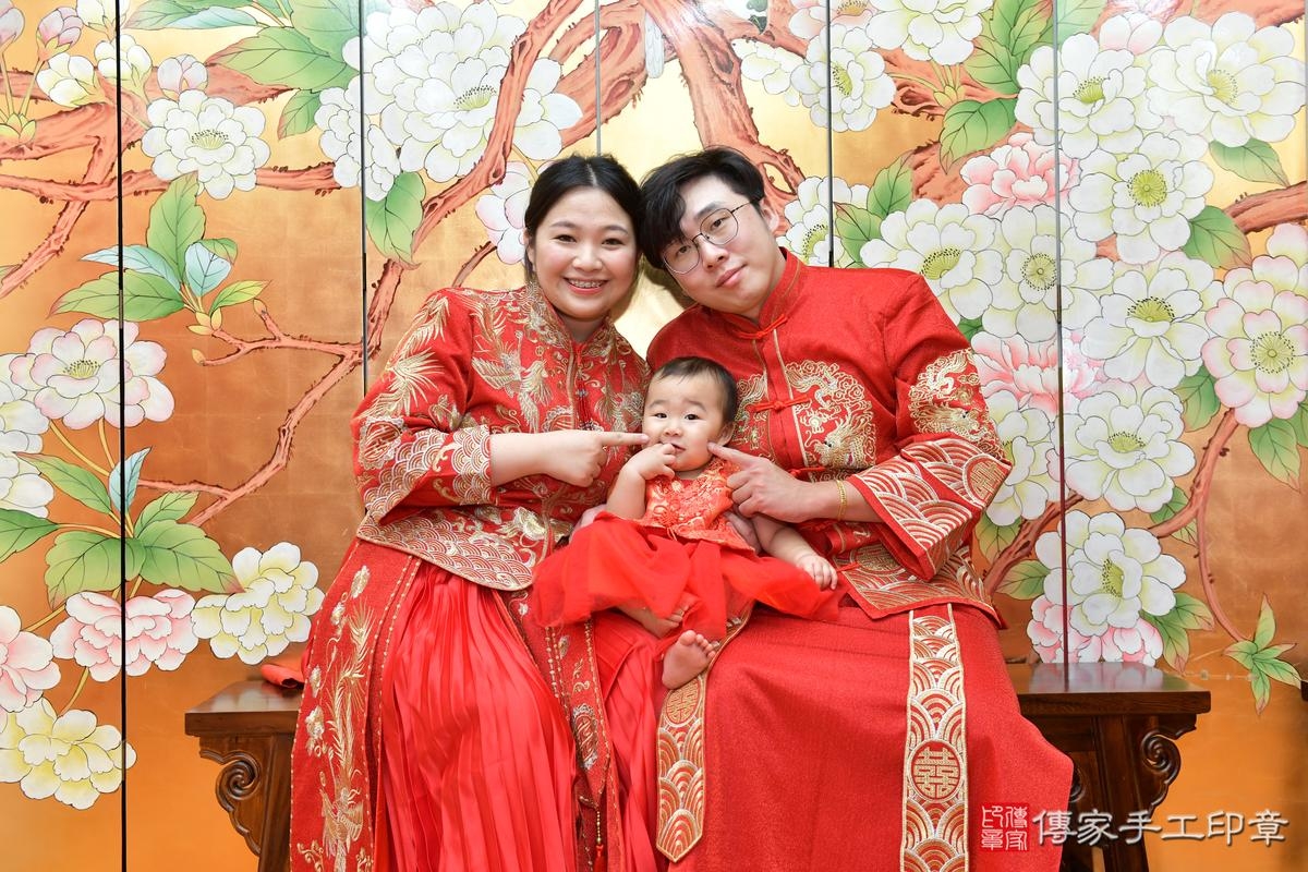 傳家手工印章桃園店、抓周、度晬、中國風會場、抓周道具物品、抓周證書、滿周歲、鈴鈴寶寶、桃園市、拍照、生日快樂 傳家手工印章桃園店、抓周、度晬、中國風會場、抓周道具物品、抓周證書、滿周歲、鈴鈴寶寶、桃園市、拍照、生日快樂