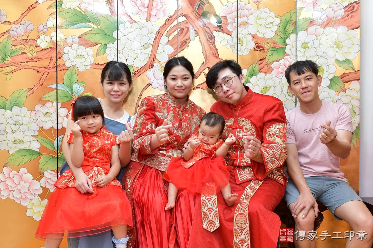 傳家手工印章桃園店、抓周、度晬、中國風會場、抓周道具物品、抓周證書、滿周歲、鈴鈴寶寶、桃園市、拍照、生日快樂 傳家手工印章桃園店、抓周、度晬、中國風會場、抓周道具物品、抓周證書、滿周歲、鈴鈴寶寶、桃園市、拍照、生日快樂