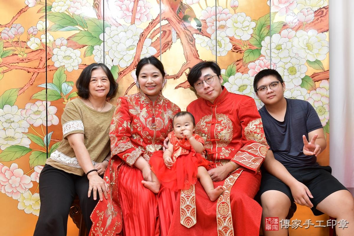 傳家手工印章桃園店、抓周、度晬、中國風會場、抓周道具物品、抓周證書、滿周歲、鈴鈴寶寶、桃園市、拍照、生日快樂 傳家手工印章桃園店、抓周、度晬、中國風會場、抓周道具物品、抓周證書、滿周歲、鈴鈴寶寶、桃園市、拍照、生日快樂