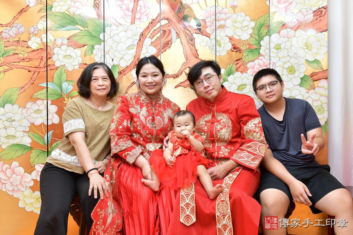 傳家手工印章桃園店、抓周、度晬、中國風會場、抓周道具物品、抓周證書、滿周歲、鈴鈴寶寶、桃園市、拍照、生日快樂 傳家手工印章桃園店、抓周、度晬、中國風會場、抓周道具物品、抓周證書、滿周歲、鈴鈴寶寶、桃園市、拍照、生日快樂