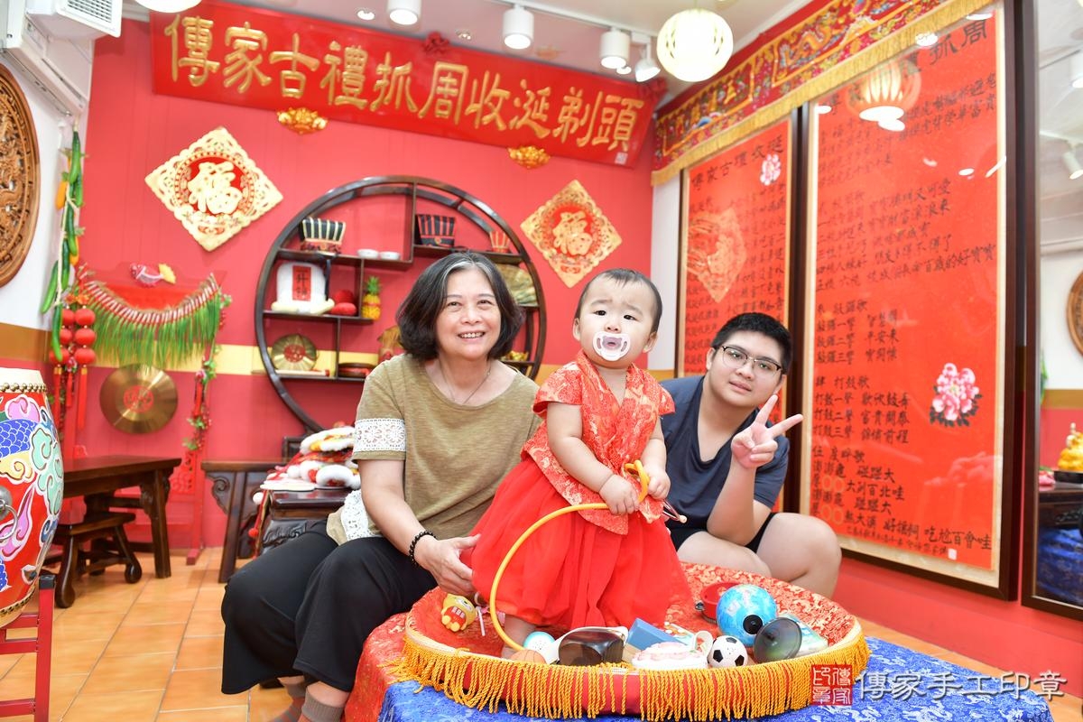 傳家手工印章桃園店、抓周、度晬、中國風會場、抓周道具物品、抓周證書、滿周歲、鈴鈴寶寶、桃園市、拍照、生日快樂 傳家手工印章桃園店、抓周、度晬、中國風會場、抓周道具物品、抓周證書、滿周歲、鈴鈴寶寶、桃園市、拍照、生日快樂