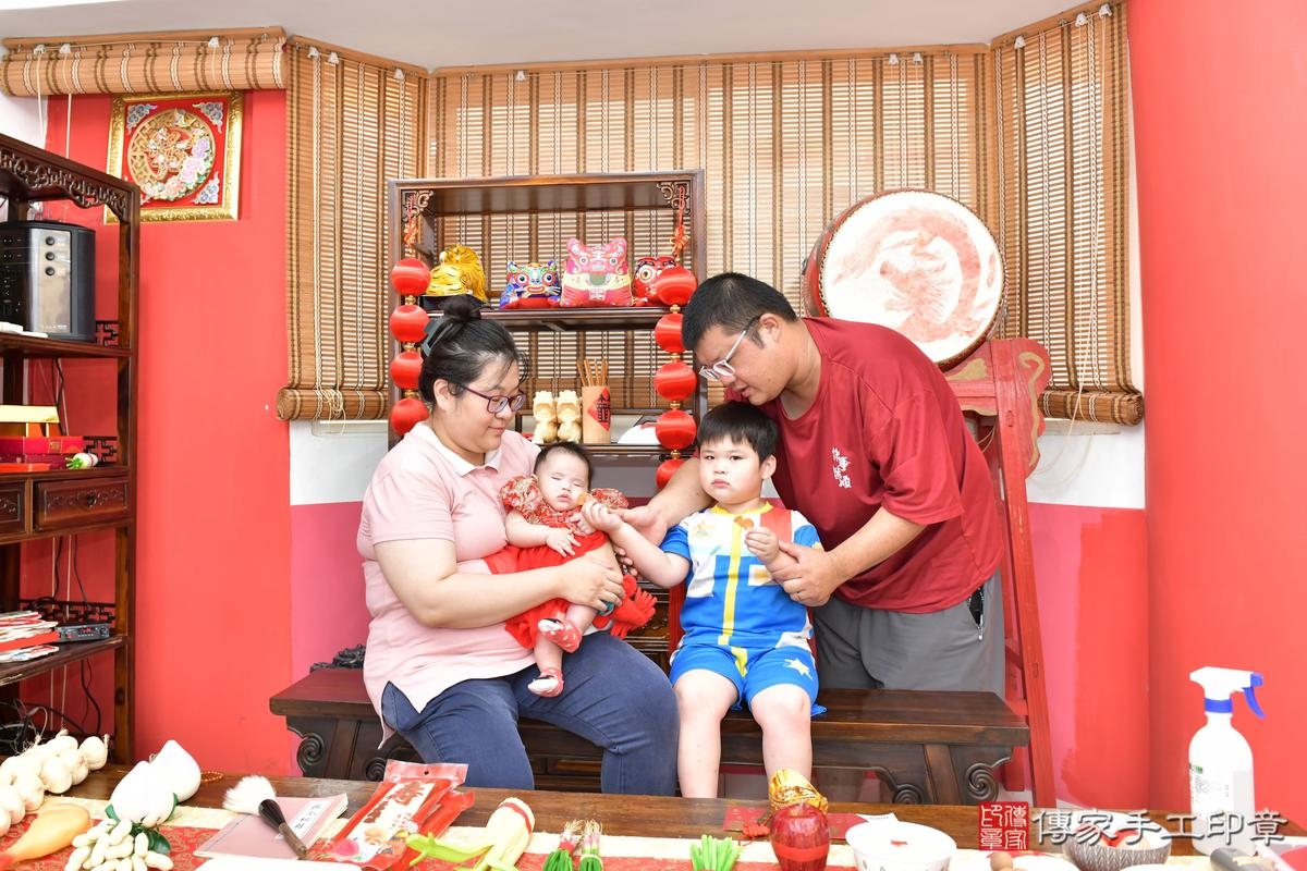傳家手工印章高雄店、剃頭、滿月、剃胎毛、剃頭十禮、晞晞寶寶、高雄市、拍照、生日快樂 傳家手工印章高雄店、剃頭、滿月、剃胎毛、剃頭十禮、晞晞寶寶、高雄市、拍照、生日快樂