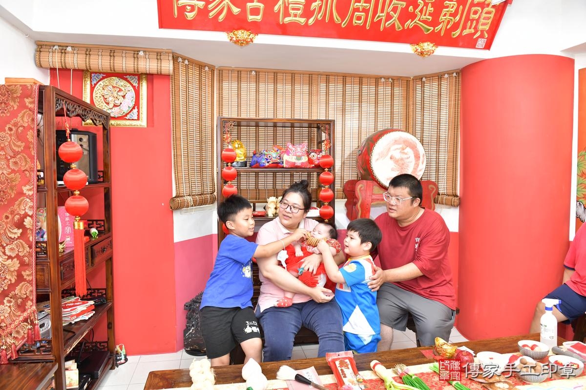 傳家手工印章高雄店、剃頭、滿月、剃胎毛、剃頭十禮、晞晞寶寶、高雄市、拍照、生日快樂 傳家手工印章高雄店、剃頭、滿月、剃胎毛、剃頭十禮、晞晞寶寶、高雄市、拍照、生日快樂