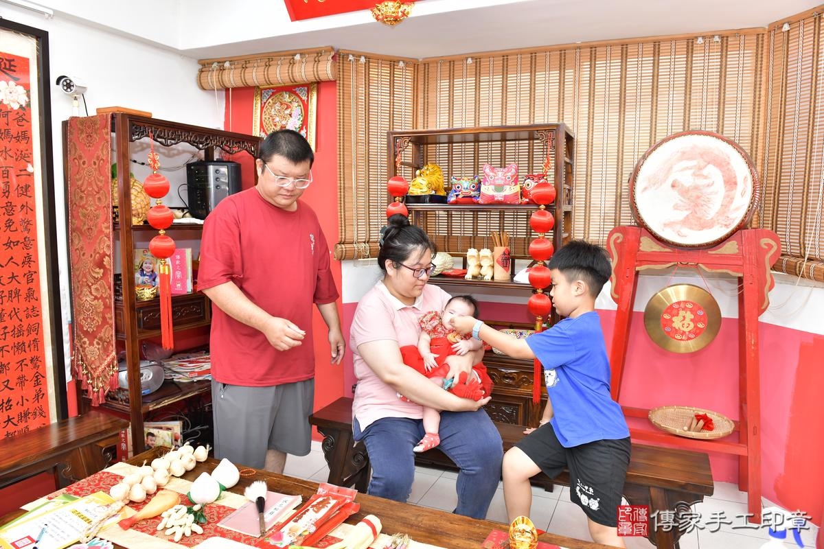 傳家手工印章高雄店、剃頭、滿月、剃胎毛、剃頭十禮、晞晞寶寶、高雄市、拍照、生日快樂 傳家手工印章高雄店、剃頭、滿月、剃胎毛、剃頭十禮、晞晞寶寶、高雄市、拍照、生日快樂