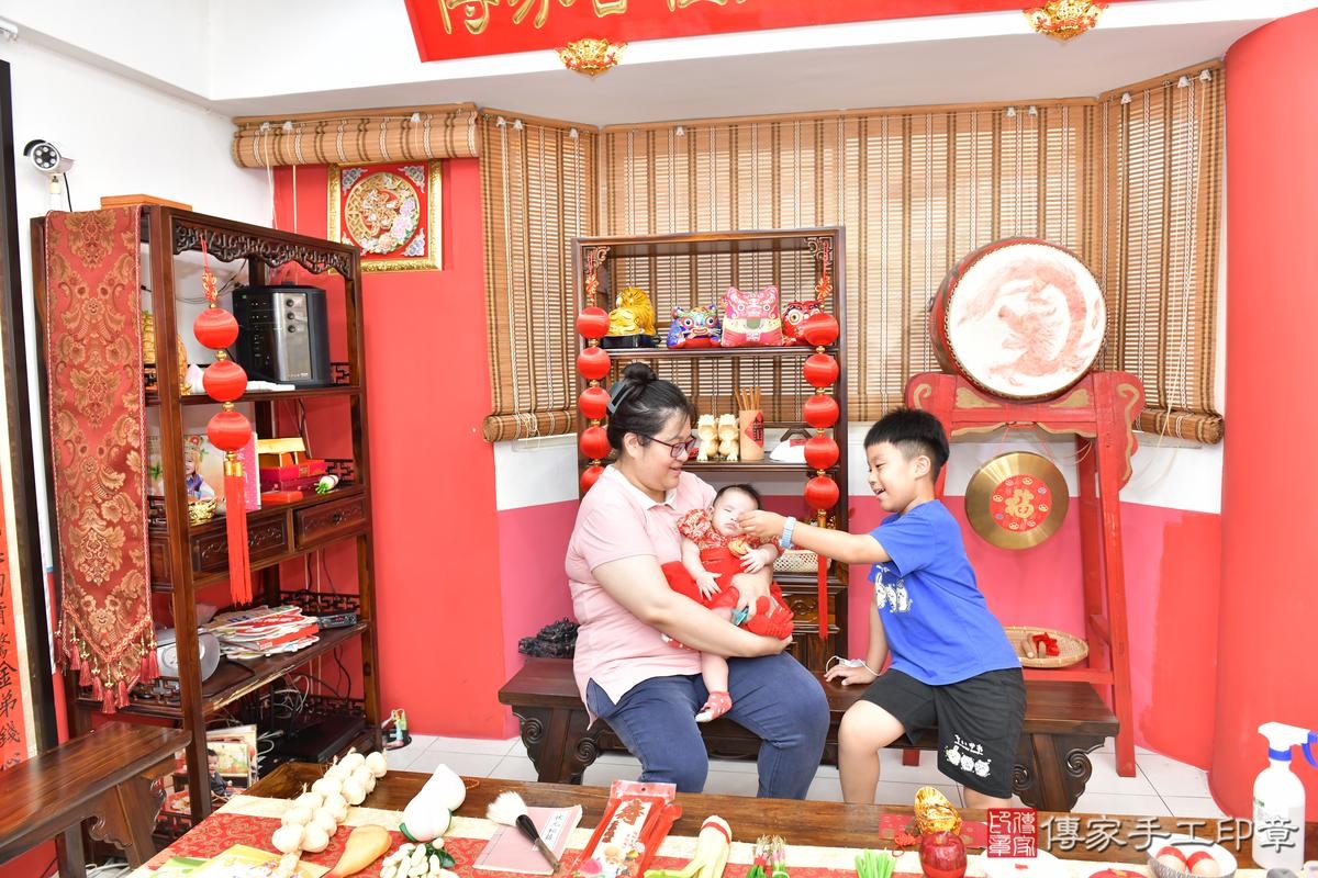 傳家手工印章高雄店、剃頭、滿月、剃胎毛、剃頭十禮、晞晞寶寶、高雄市、拍照、生日快樂 傳家手工印章高雄店、剃頭、滿月、剃胎毛、剃頭十禮、晞晞寶寶、高雄市、拍照、生日快樂