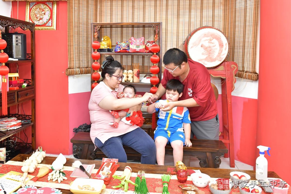 傳家手工印章高雄店、剃頭、滿月、剃胎毛、剃頭十禮、晞晞寶寶、高雄市、拍照、生日快樂 傳家手工印章高雄店、剃頭、滿月、剃胎毛、剃頭十禮、晞晞寶寶、高雄市、拍照、生日快樂