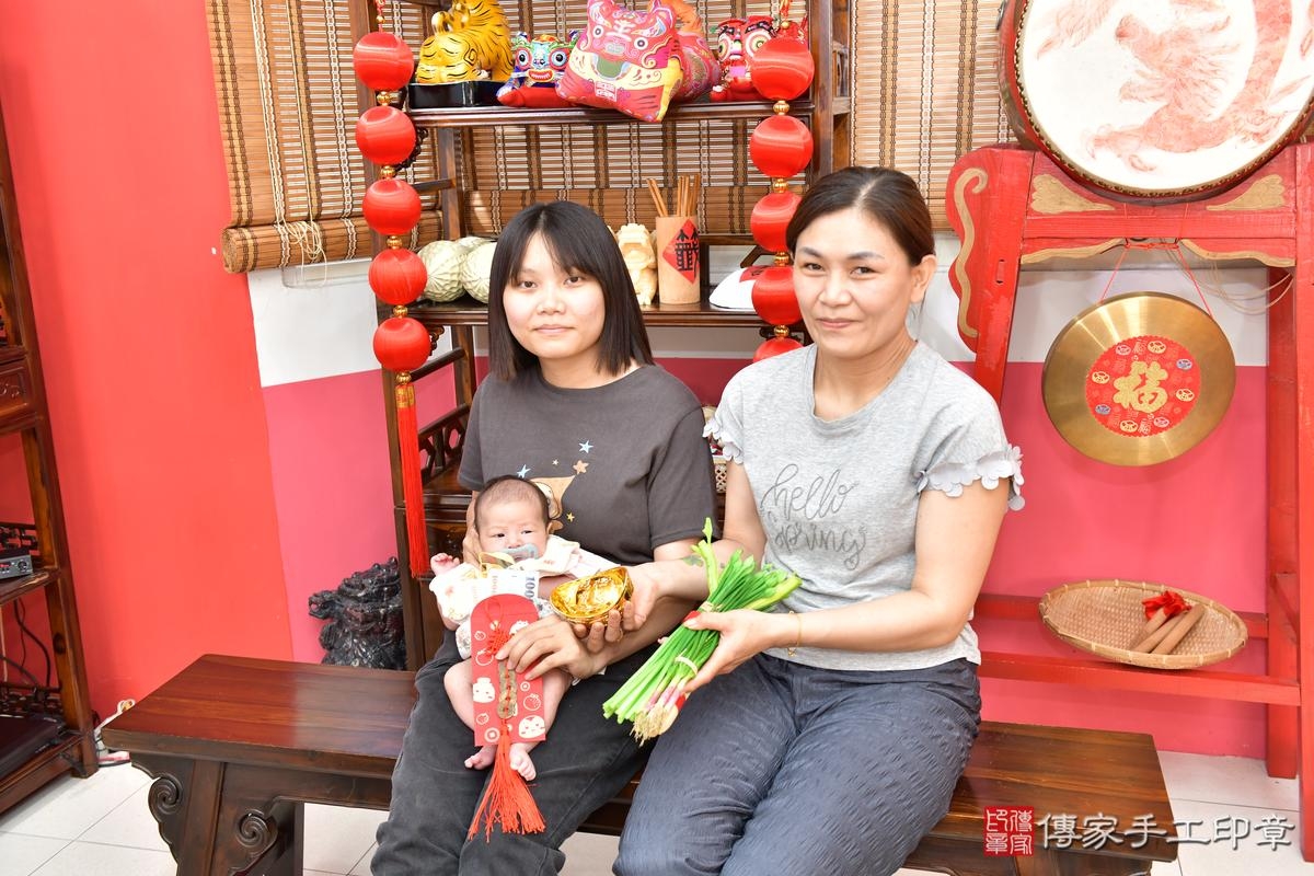 傳家手工印章高雄店、剃頭、滿月、剃胎毛、剃頭十禮、姸姸寶寶、高雄市、拍照、生日快樂 傳家手工印章高雄店、剃頭、滿月、剃胎毛、剃頭十禮、姸姸寶寶、高雄市、拍照、生日快樂