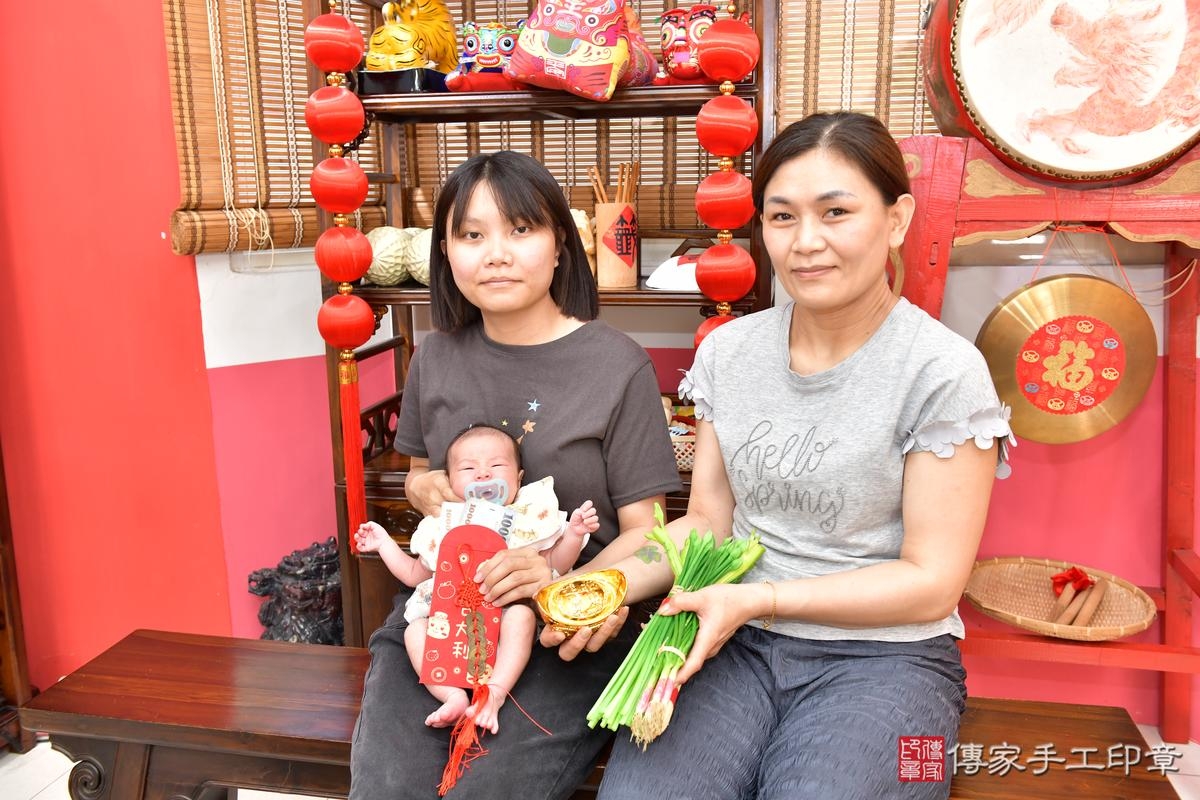 傳家手工印章高雄店、剃頭、滿月、剃胎毛、剃頭十禮、姸姸寶寶、高雄市、拍照、生日快樂 傳家手工印章高雄店、剃頭、滿月、剃胎毛、剃頭十禮、姸姸寶寶、高雄市、拍照、生日快樂