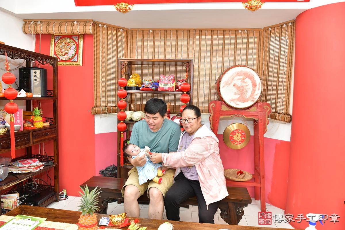 傳家手工印章高雄店、剃頭、滿月、剃胎毛、剃頭十禮、恩恩寶寶、高雄市、拍照、生日快樂 傳家手工印章高雄店、剃頭、滿月、剃胎毛、剃頭十禮、恩恩寶寶、高雄市、拍照、生日快樂