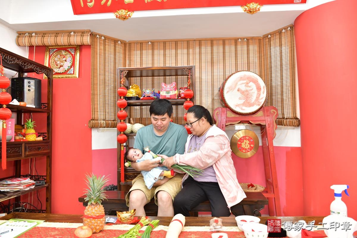 傳家手工印章高雄店、剃頭、滿月、剃胎毛、剃頭十禮、恩恩寶寶、高雄市、拍照、生日快樂 傳家手工印章高雄店、剃頭、滿月、剃胎毛、剃頭十禮、恩恩寶寶、高雄市、拍照、生日快樂
