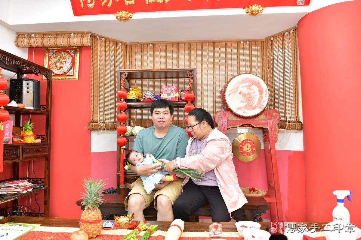 傳家手工印章高雄店、剃頭、滿月、剃胎毛、剃頭十禮、恩恩寶寶、高雄市、拍照、生日快樂 傳家手工印章高雄店、剃頭、滿月、剃胎毛、剃頭十禮、恩恩寶寶、高雄市、拍照、生日快樂