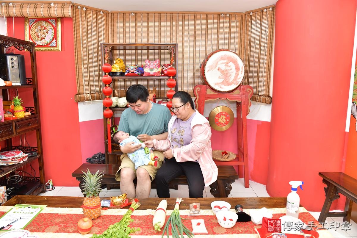 傳家手工印章高雄店、剃頭、滿月、剃胎毛、剃頭十禮、恩恩寶寶、高雄市、拍照、生日快樂 傳家手工印章高雄店、剃頭、滿月、剃胎毛、剃頭十禮、恩恩寶寶、高雄市、拍照、生日快樂