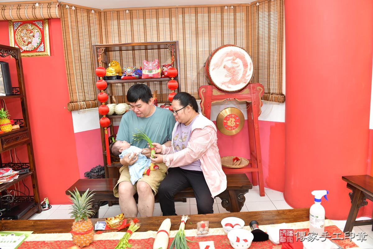 傳家手工印章高雄店、剃頭、滿月、剃胎毛、剃頭十禮、恩恩寶寶、高雄市、拍照、生日快樂 傳家手工印章高雄店、剃頭、滿月、剃胎毛、剃頭十禮、恩恩寶寶、高雄市、拍照、生日快樂