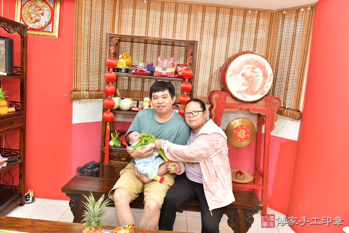 傳家手工印章高雄店、剃頭、滿月、剃胎毛、剃頭十禮、恩恩寶寶、高雄市、拍照、生日快樂 傳家手工印章高雄店、剃頭、滿月、剃胎毛、剃頭十禮、恩恩寶寶、高雄市、拍照、生日快樂