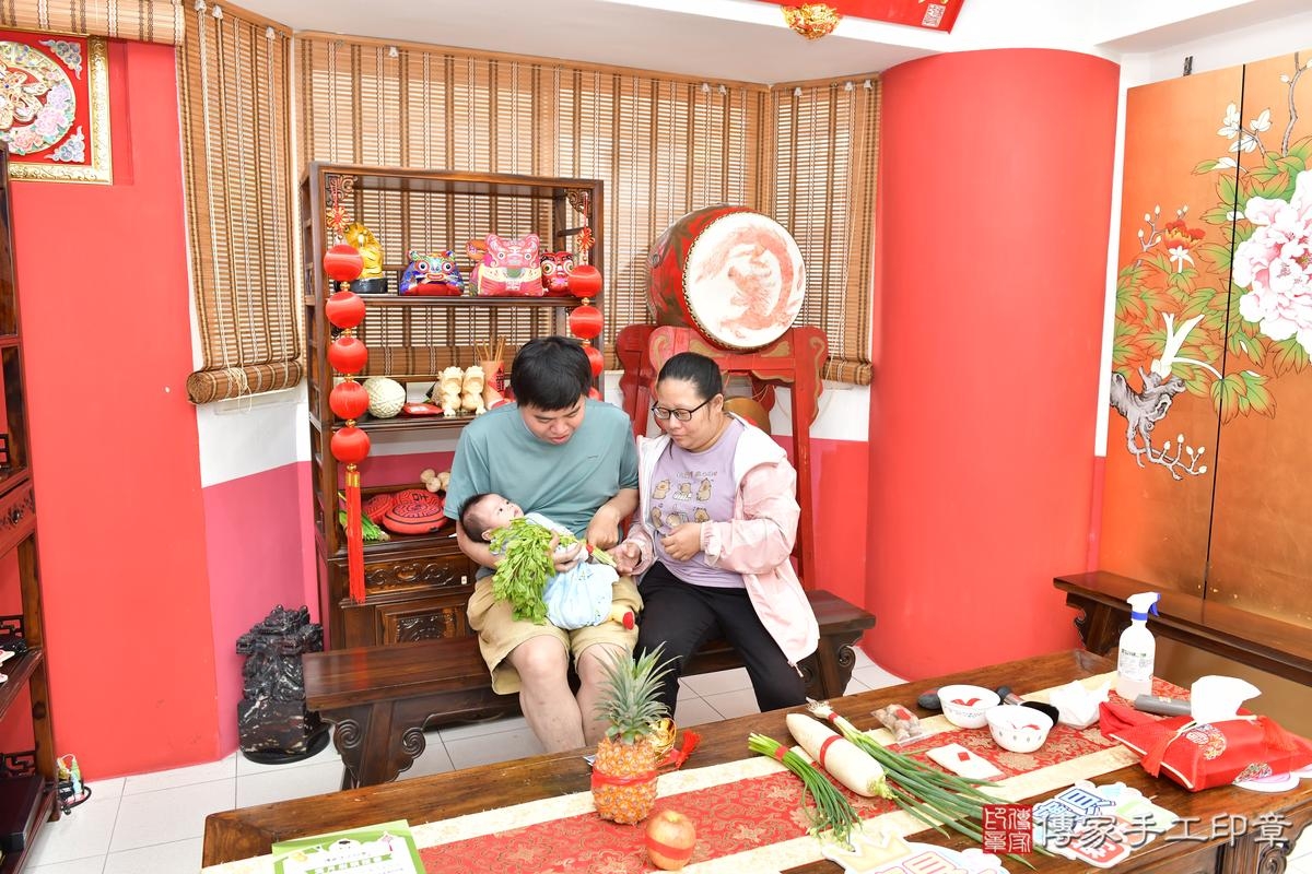 傳家手工印章高雄店、剃頭、滿月、剃胎毛、剃頭十禮、恩恩寶寶、高雄市、拍照、生日快樂 傳家手工印章高雄店、剃頭、滿月、剃胎毛、剃頭十禮、恩恩寶寶、高雄市、拍照、生日快樂