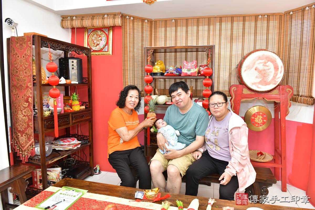 傳家手工印章高雄店、剃頭、滿月、剃胎毛、剃頭十禮、恩恩寶寶、高雄市、拍照、生日快樂 傳家手工印章高雄店、剃頭、滿月、剃胎毛、剃頭十禮、恩恩寶寶、高雄市、拍照、生日快樂