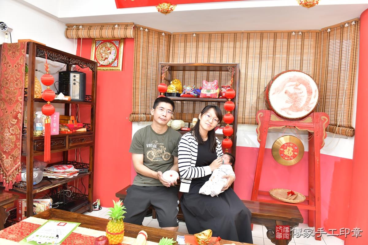 傳家手工印章高雄店、剃頭、滿月、剃胎毛、剃頭十禮、小旭寶寶、高雄市、拍照、生日快樂 傳家手工印章高雄店、剃頭、滿月、剃胎毛、剃頭十禮、小旭寶寶、高雄市、拍照、生日快樂