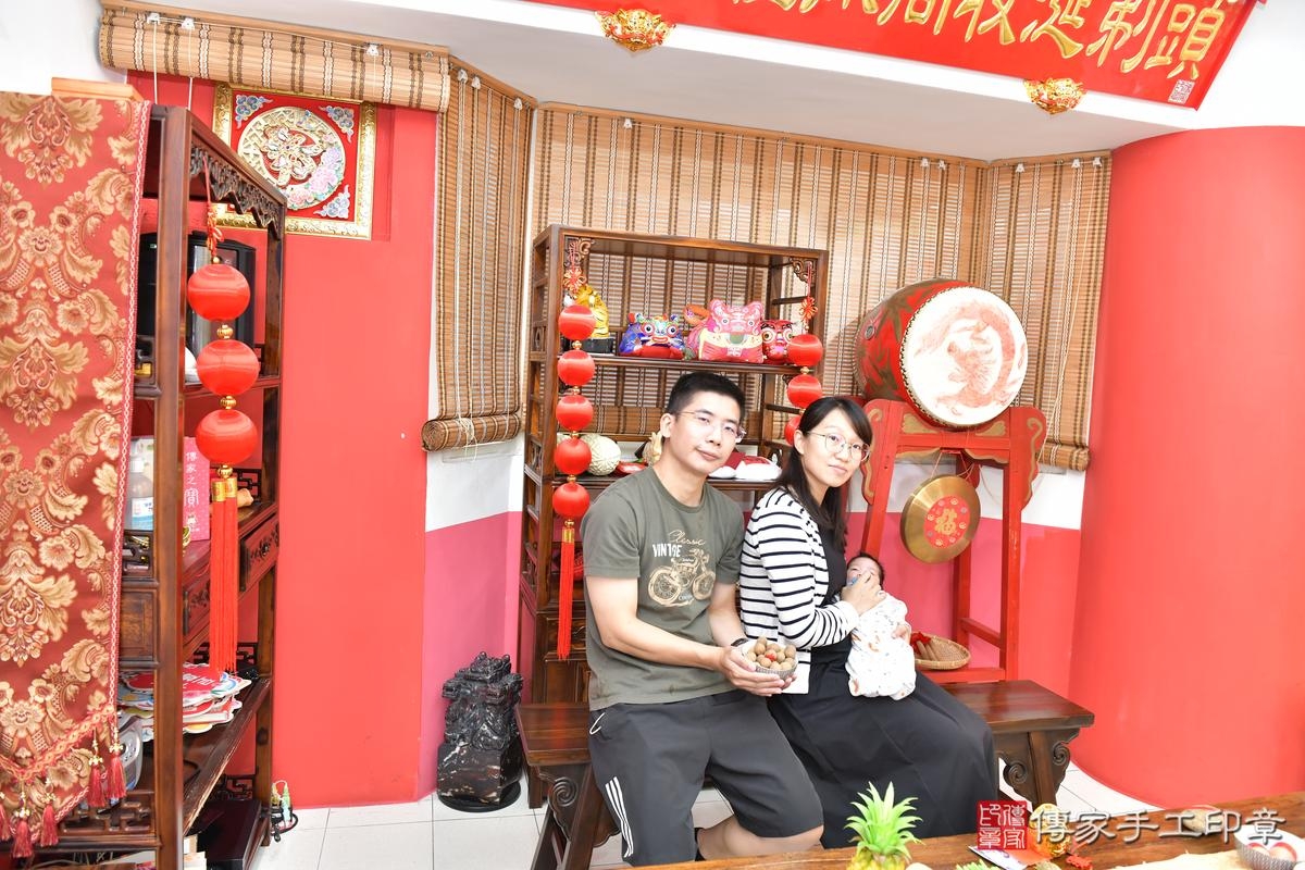 傳家手工印章高雄店、剃頭、滿月、剃胎毛、剃頭十禮、小旭寶寶、高雄市、拍照、生日快樂 傳家手工印章高雄店、剃頭、滿月、剃胎毛、剃頭十禮、小旭寶寶、高雄市、拍照、生日快樂