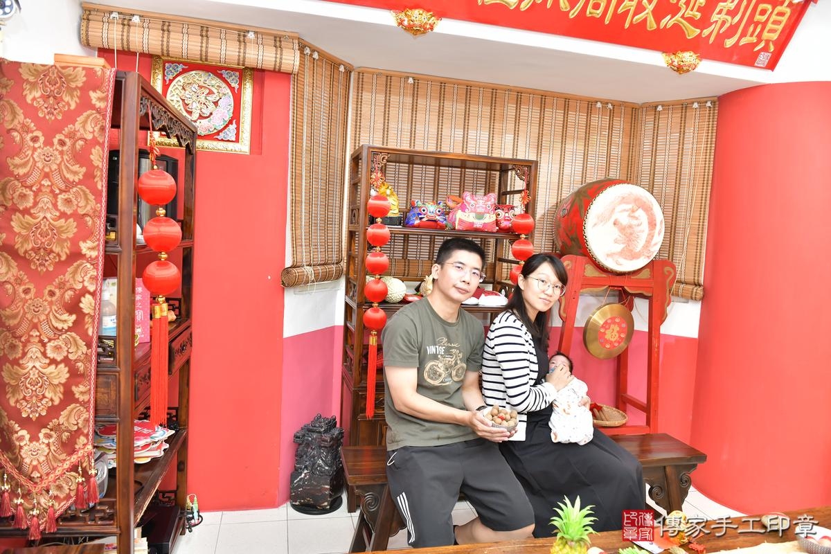 傳家手工印章高雄店、剃頭、滿月、剃胎毛、剃頭十禮、小旭寶寶、高雄市、拍照、生日快樂 傳家手工印章高雄店、剃頭、滿月、剃胎毛、剃頭十禮、小旭寶寶、高雄市、拍照、生日快樂