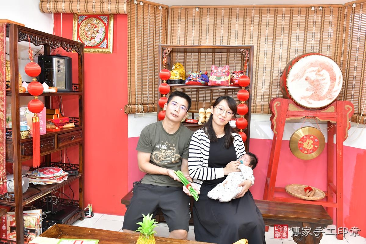 傳家手工印章高雄店、剃頭、滿月、剃胎毛、剃頭十禮、小旭寶寶、高雄市、拍照、生日快樂 傳家手工印章高雄店、剃頭、滿月、剃胎毛、剃頭十禮、小旭寶寶、高雄市、拍照、生日快樂