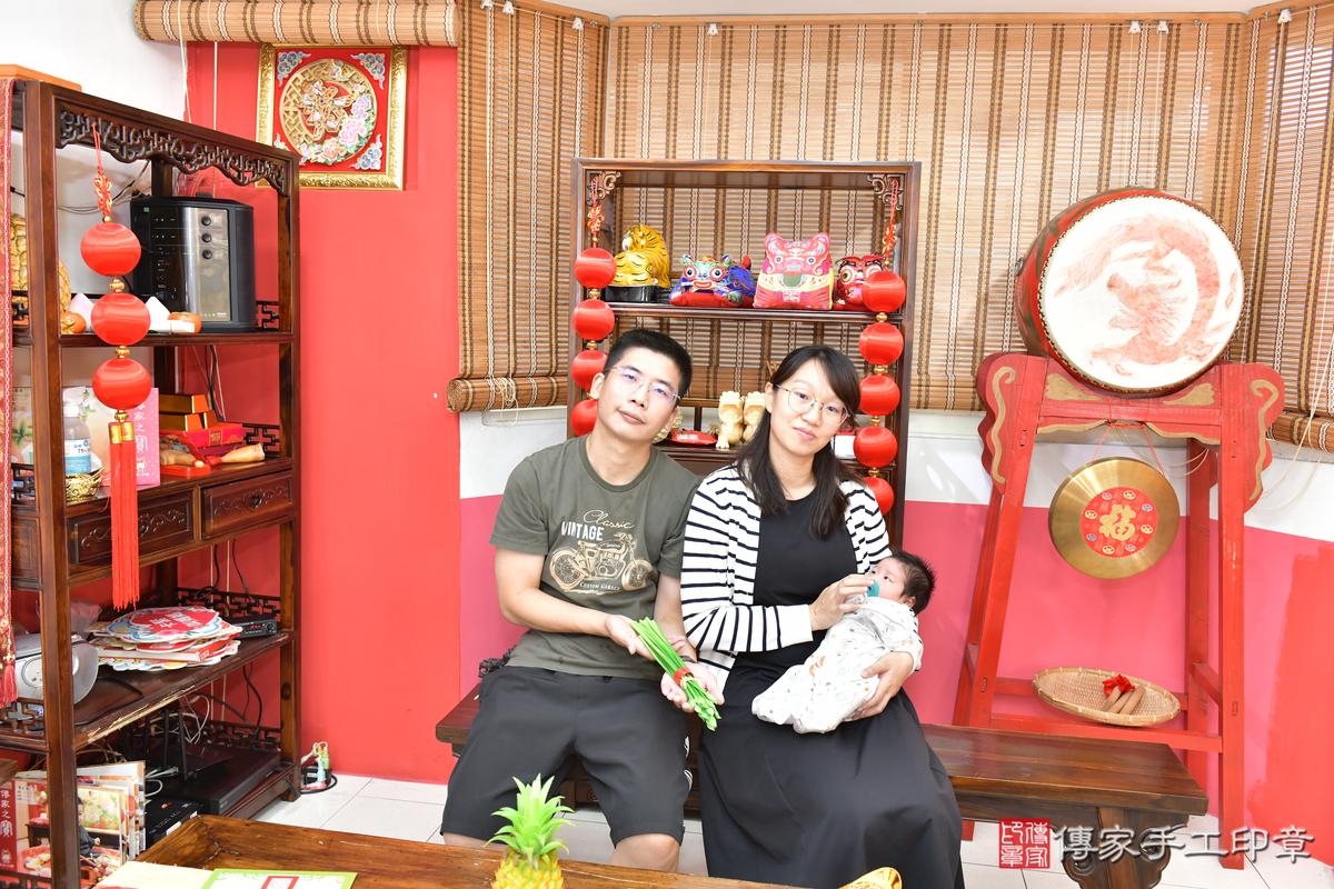 傳家手工印章高雄店、剃頭、滿月、剃胎毛、剃頭十禮、小旭寶寶、高雄市、拍照、生日快樂 傳家手工印章高雄店、剃頭、滿月、剃胎毛、剃頭十禮、小旭寶寶、高雄市、拍照、生日快樂