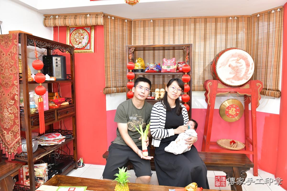 傳家手工印章高雄店、剃頭、滿月、剃胎毛、剃頭十禮、小旭寶寶、高雄市、拍照、生日快樂 傳家手工印章高雄店、剃頭、滿月、剃胎毛、剃頭十禮、小旭寶寶、高雄市、拍照、生日快樂